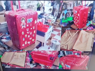 紅色鋁框行李箱