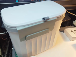 桌面按壓垃圾桶