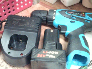 電動起子/電池座卡榫故障