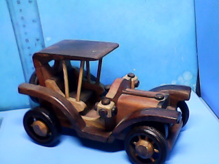 木擺飾車