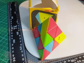 金字塔魔術方塊