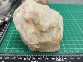 白色晶體原石