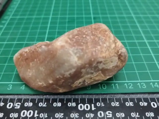 紅碧玉石