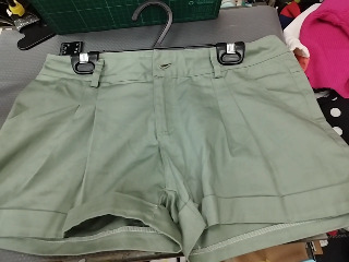 軍綠休閒短褲