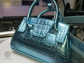 藍金壓紋手提包