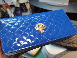 藍色菱格紋皮夾