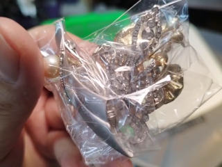 水鑽蝴蝶結胸針