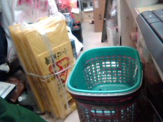 小心地滑告示牌