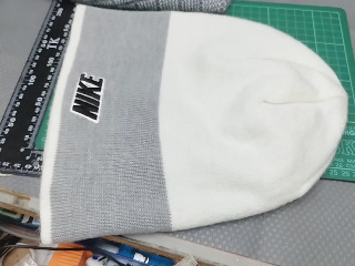 耐吉白灰毛帽