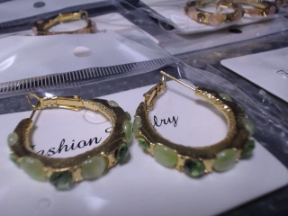 綠色串珠金色耳環