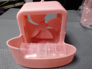 電風扇放冰塊盒子