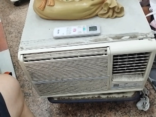 窗型冷氣+遙控器
