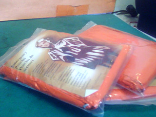 緊急保暖連帽雨衣