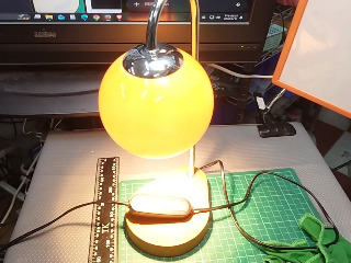 球型桌燈