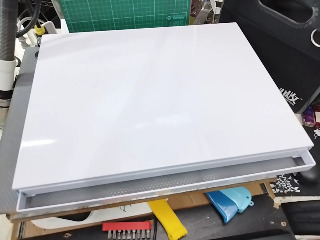 白色金屬抽屜