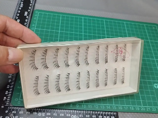 假睫毛