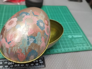 花卉鐵盒