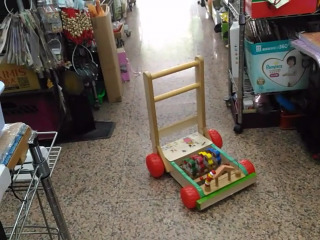 學步車