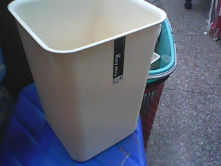 垃圾桶