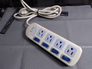 四孔三插 獨立開關電源延長線