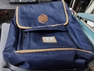 藍色後背包