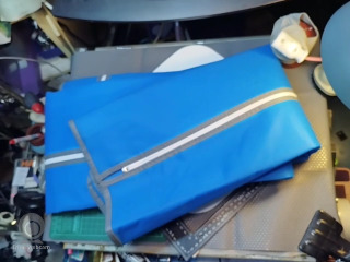 藍色衣物防塵罩