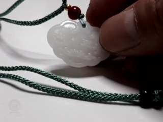 白玉平安鎖墜