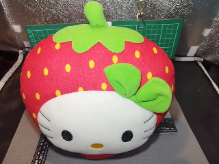 KT草莓抱枕