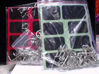 金屬銀色益智環