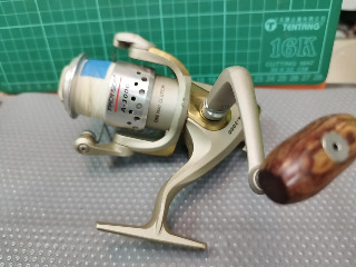 紡車式釣魚捲線器