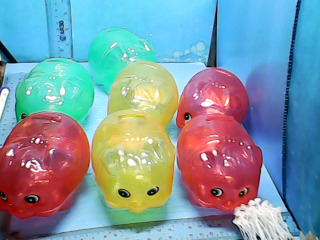 塑膠小豬存錢筒