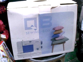 桌上型縫紉機//