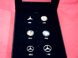 賓士標誌紀念徽章