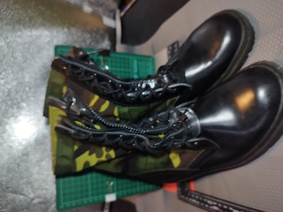 黑色軍靴