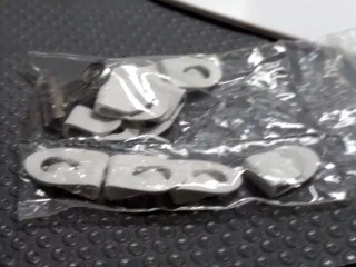 白色集線扣組