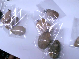珊瑚玉墜子