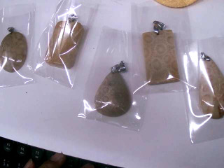 珊瑚玉墜子