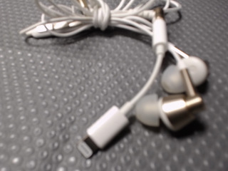 蘋果連接入耳耳機