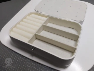 白色珠寶盒