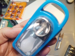 藍色手持照明燈