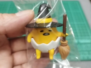 蛋黃哥公仔