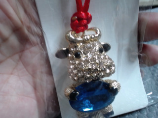 牛造型的水鑽吊飾