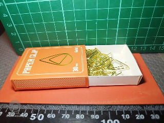 金色水滴迴紋針